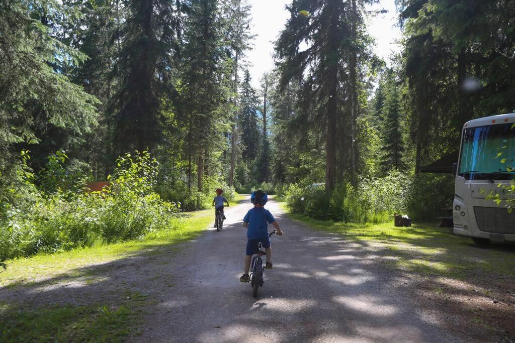 Golden Riverfront Campground Hotel Екстериор снимка